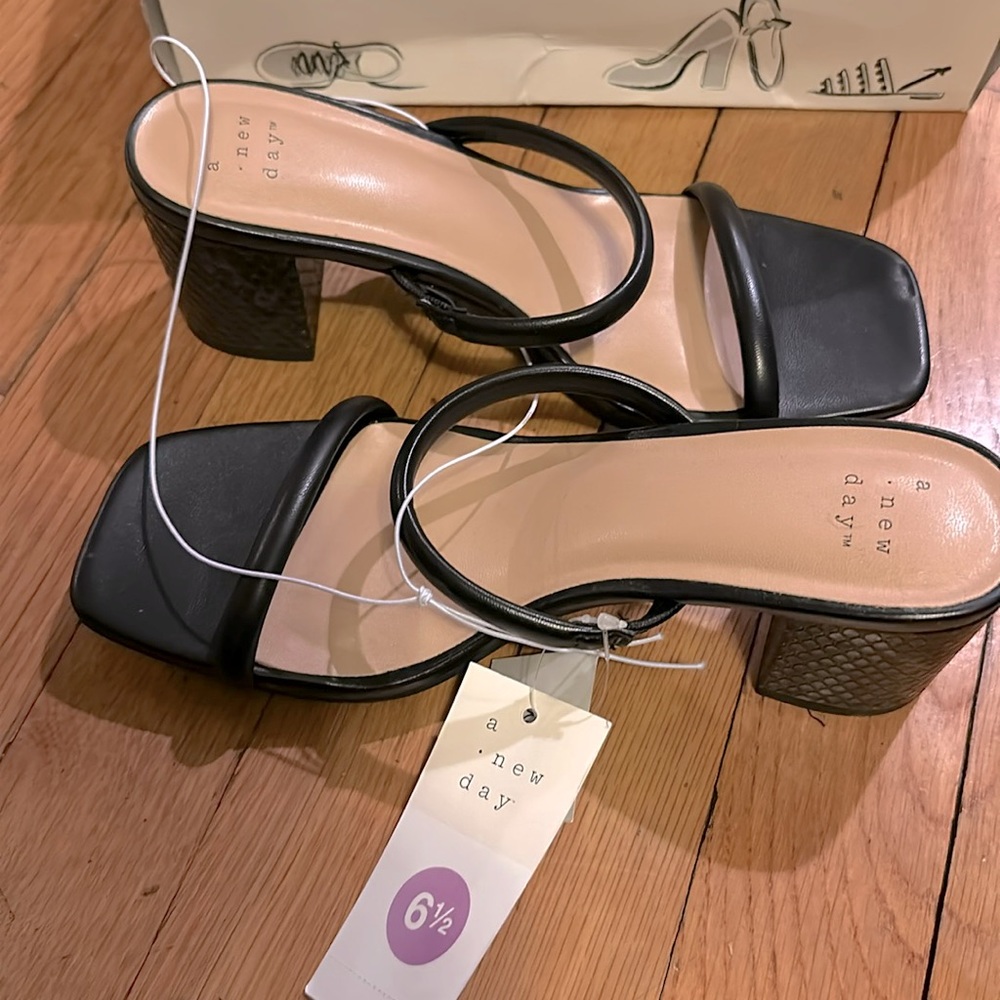 A new day NWT 2 strap sandal. Black. Size 6.5